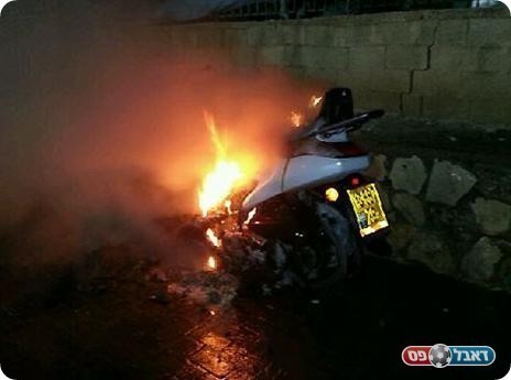 האופנוע של המבקר בוער, חציית קו אדום (באדיבות: ספורט 5)